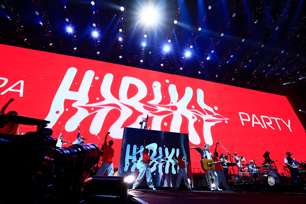 ゆずが地元でつくった“伝説の夜” 完成されたショーで圧倒：日経クロス