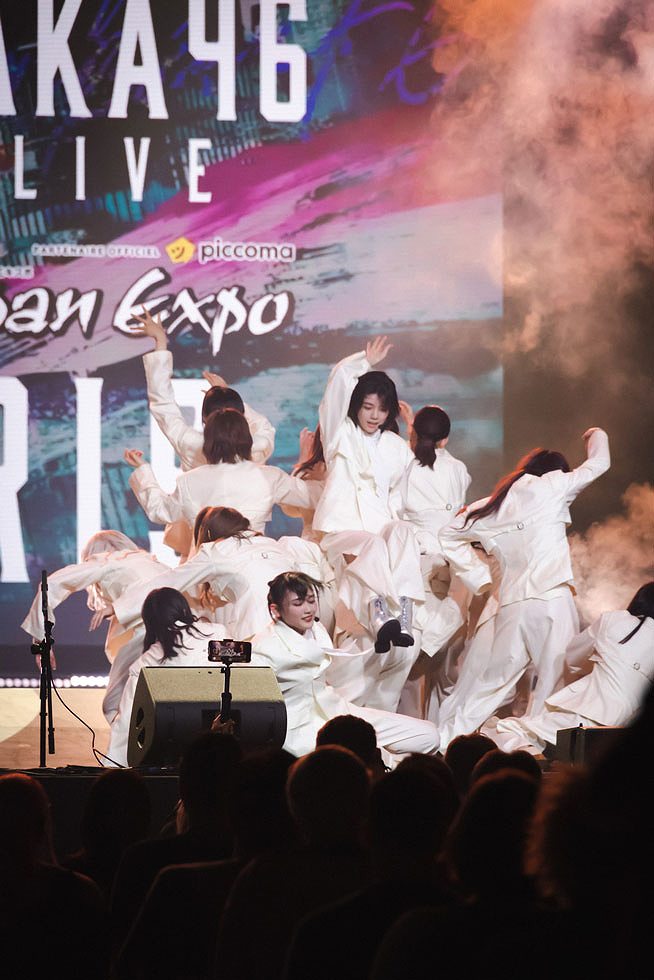 櫻坂46」海外へ 仏Japan Expo、初海外公演の舞台裏：日経クロストレンド