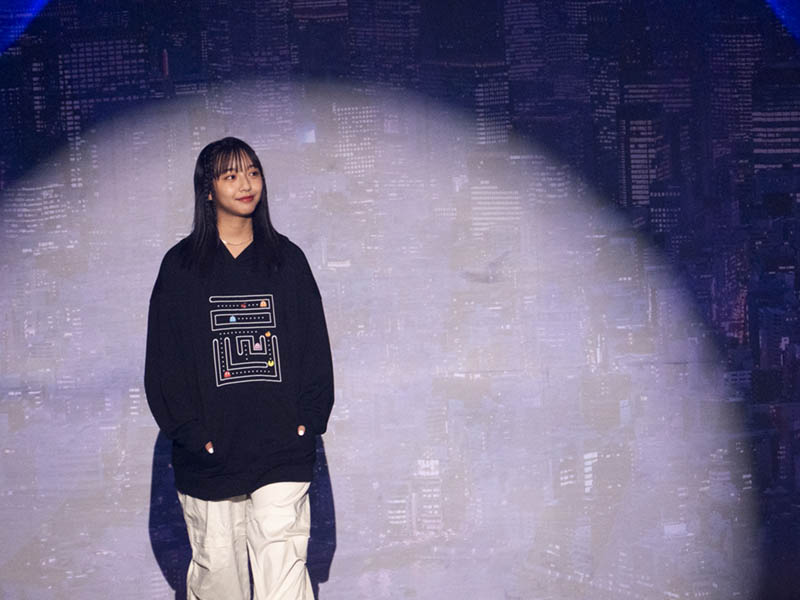 山之内すずパックマンを着る　TGS2023でランウェイ【TGS2023】