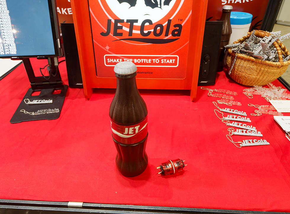 瓶を振って宇宙を目指せ！ インディーの『JET Cola』が面白い