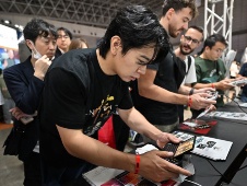 マヂラブ・野田、「今回これが見たかった」最新デバイスに胸躍る【TGS2023】