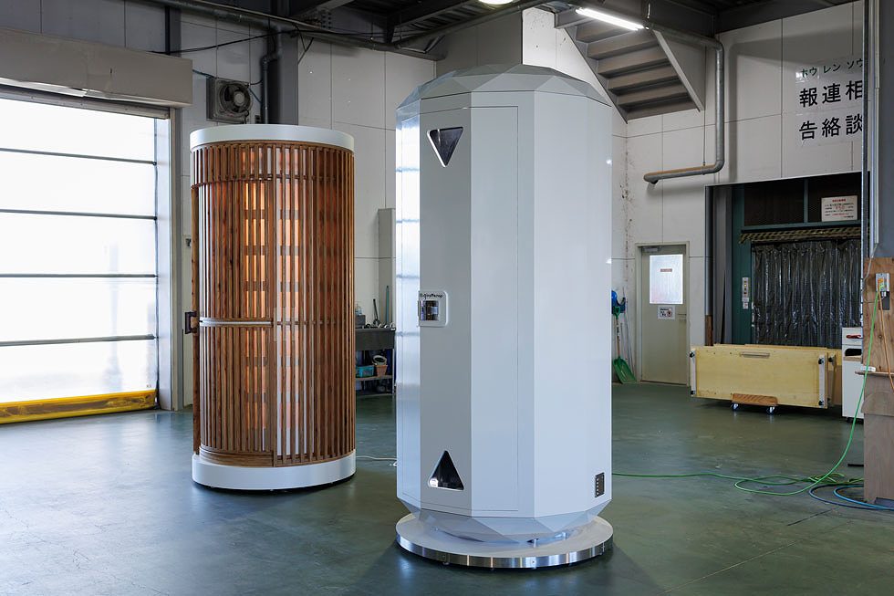 ヒット予測】異色の立ち寝型「仮眠ボックス」 街中の癒やし空間に