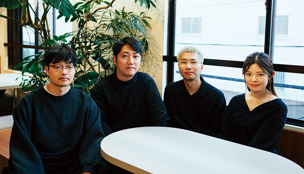 NEW Creators Clubのメンバー。左から、藤谷力澄氏、坂本俊太氏、山田十維氏、沖田颯亜氏（写真／名児耶 洋）
