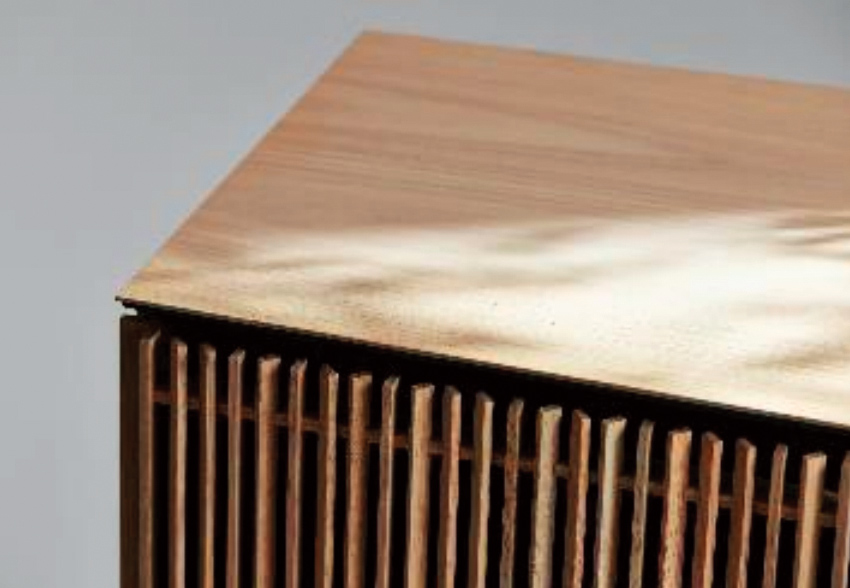 シャープが“本物の木”使用した空気清浄機、隈研吾氏デザイン：日経