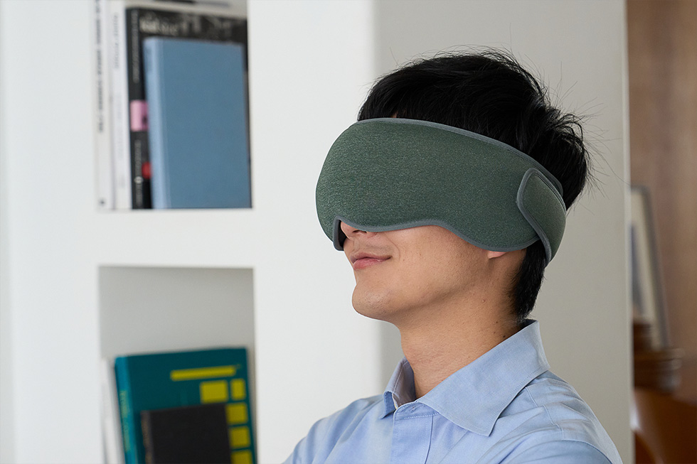 JTが「職場の休憩」を探求 独自開発のアイマスクをMakuakeで | 日経