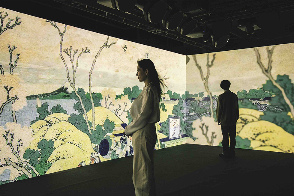 北斎の「ANOTHER STORY」に没入 音や風、振動もデザイン：日経クロス