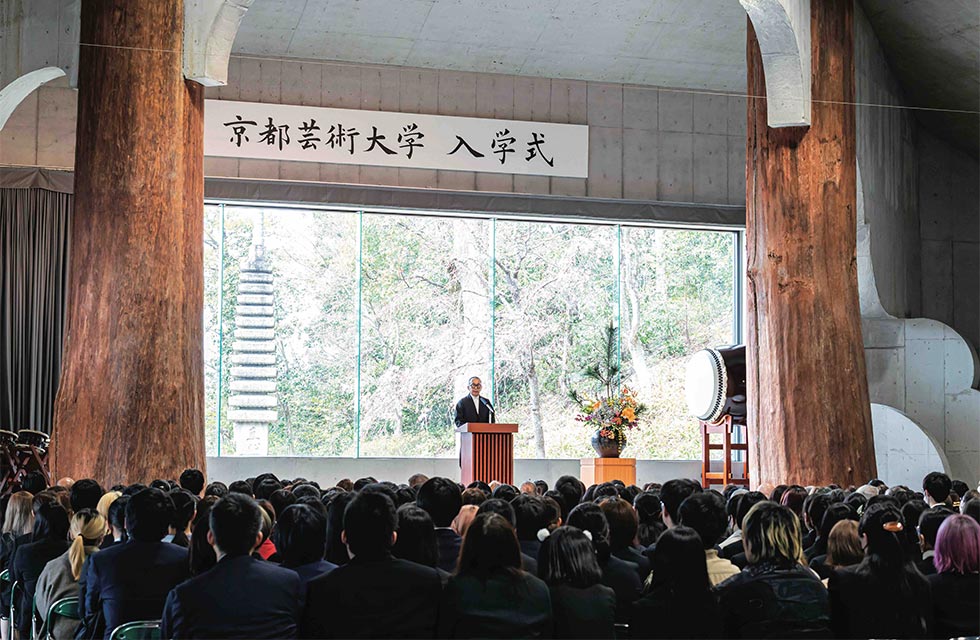 佐藤卓氏が京都芸術大学学長に　入学式で語った「デザインの役割」