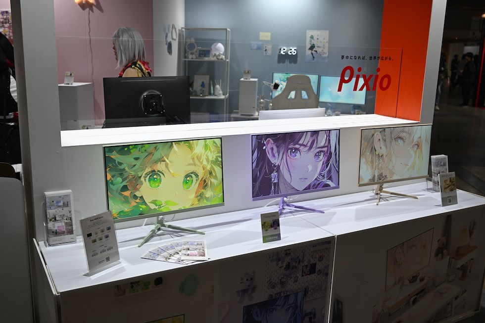 ディスプレイも「推し色」で装飾したPixioブース【TGS2024】：日経