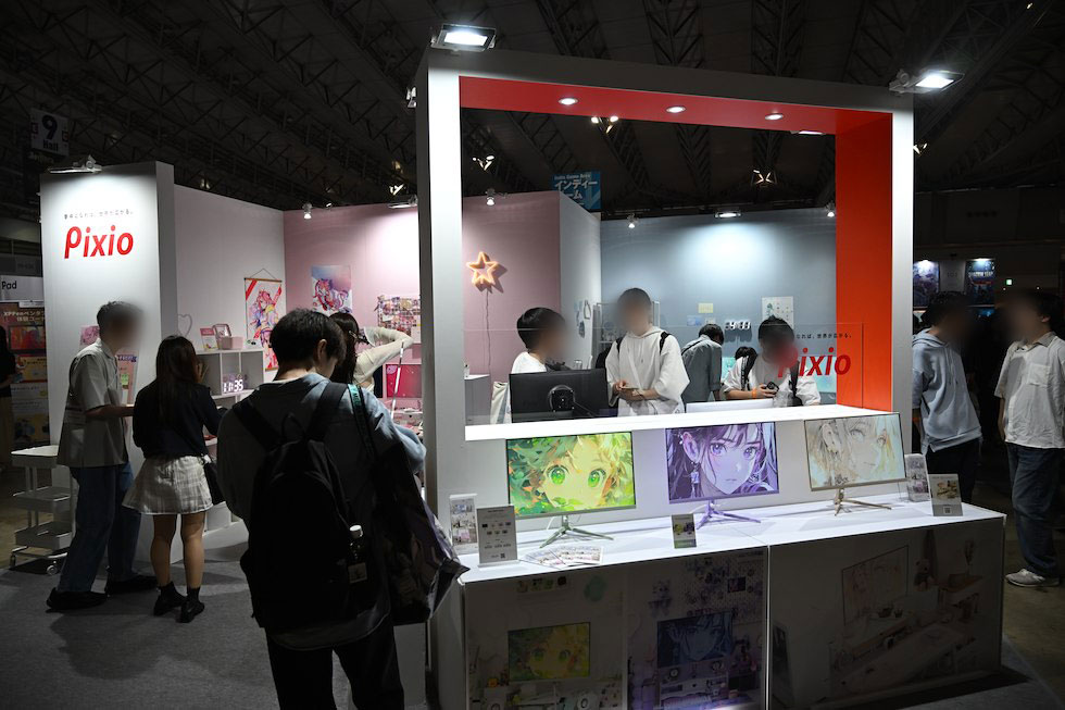 ディスプレイも「推し色」で装飾したPixioブース【TGS2024】：日経