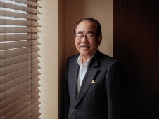 すかいらーく創業者が76歳で再び起業 87歳の今も現役のワケ