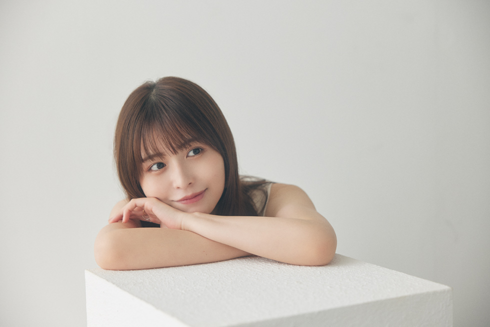 長濱ねる「10年間もがき続け、すごく生きやすくなった」：日経クロス