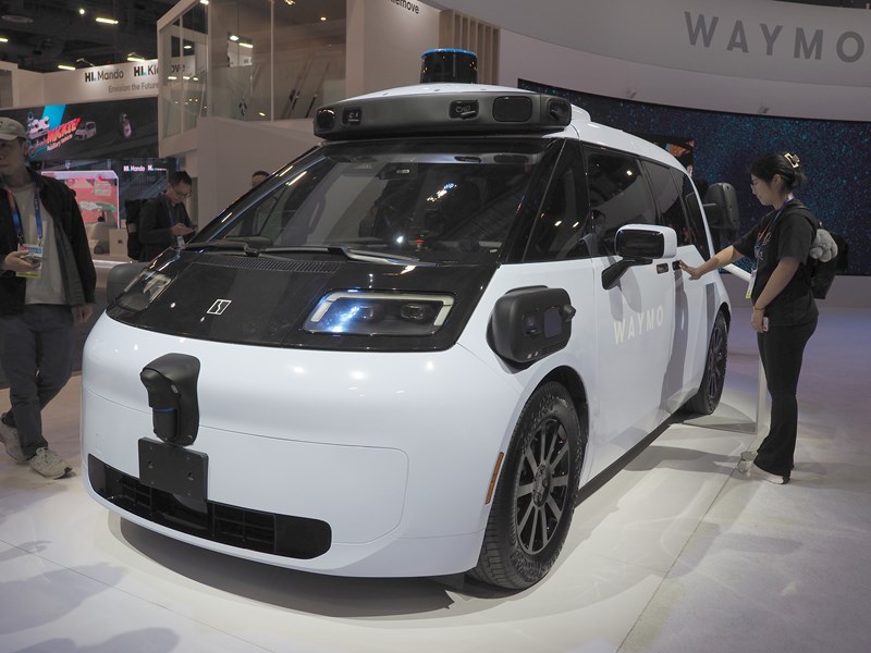 25年は「ロボタクシー元年」 CESで見た5つのモビリティートレンド