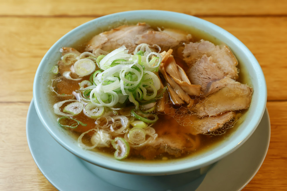 ミシュランも認めた「中華そば」の正体 1杯900円＆白めし無料：日経