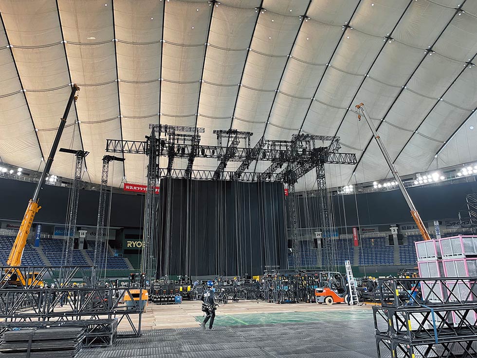 変わるコンサートステージ 様々な演出を可能にする機材の進化：日経