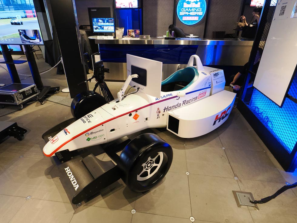 ホンダ・レーシングがシミュ用コックピット開発 教育用マシンを再利用
