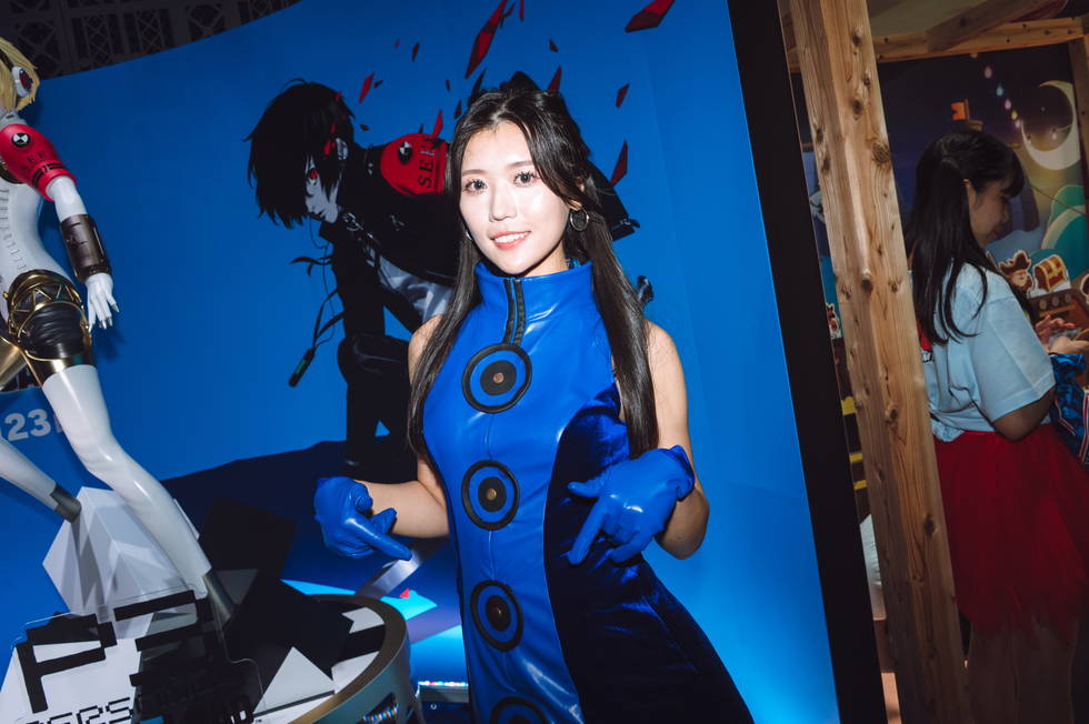彩香が撮ったコンパニオン「ここを見て！」（アトラス編）【TGS2025