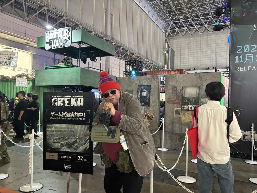 Escape from Tarkovブースは軍人の世界観 筋トレもできるよ