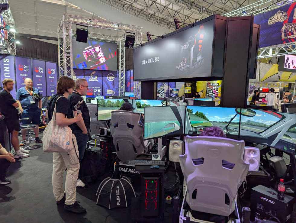 DELEブースは本格的レースシム環境を来場者に紹介【TGS2025】 | 日経