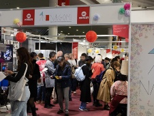 スペインで日本文化紹介 マンガバルセロナで観光PRや工芸品販売