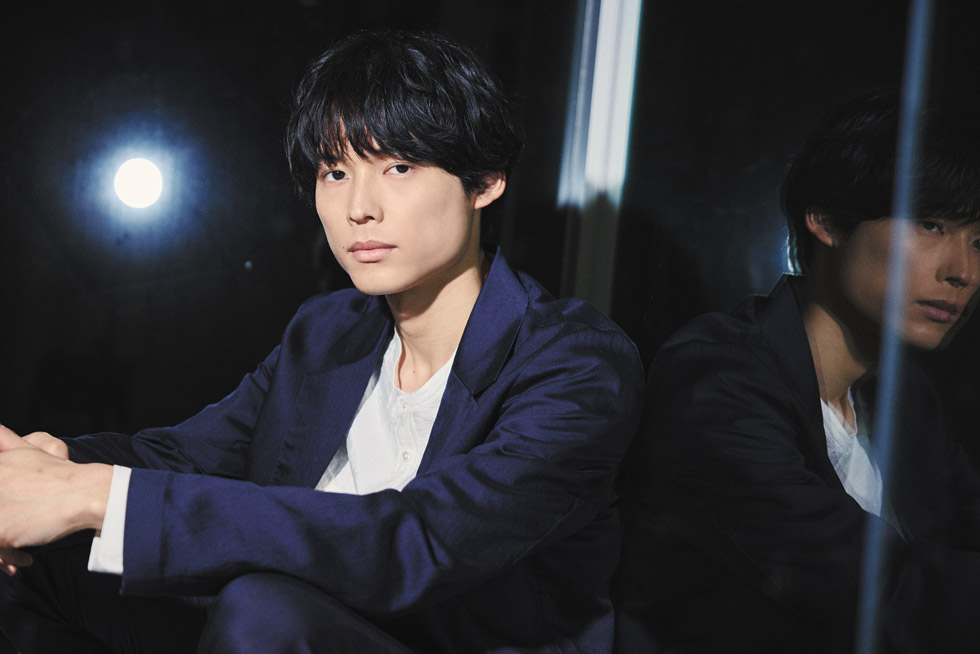 松村北斗「以前は人生と仕事が完全に混ざって、同じ意味だった」：日経