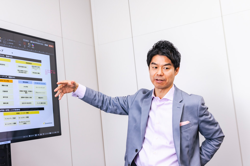 無敗営業”高橋氏が直伝 AIで営業勘を高める「批判的思考」の使い方