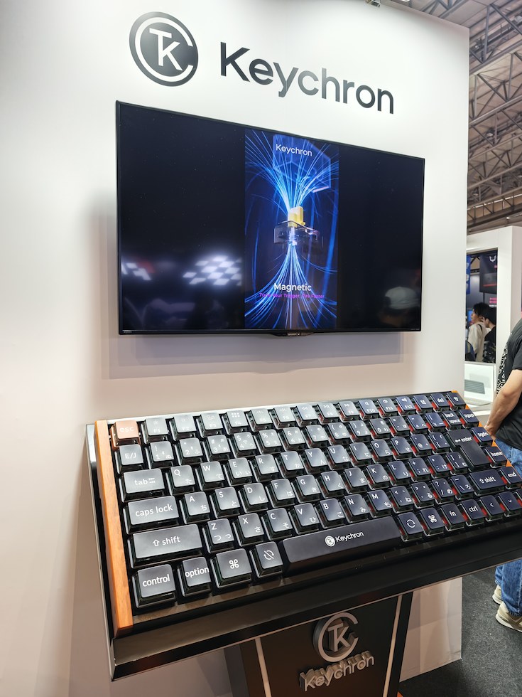 Keychronは100個のキーを設定可能なマクロキーボードを展示【TGS2026
