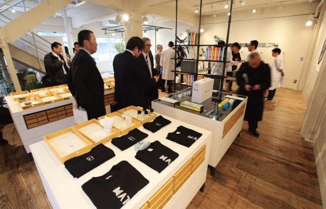 三井化学の「そざいの魅力ラボ」メンバーが推進した展示会「MOLpCafe」。東京・青山にあるイベントスペース「ライトボックススタジオ青山」を活用して開催された