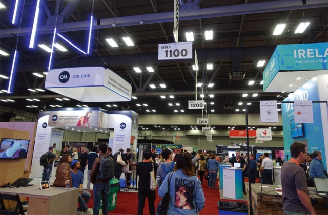 SXSWのメイン会場となったオースティン・コンベンションセンターの内部。毎年約40万人の参加者が集まる。コンベンションセンター内での展示では、企業のブースのほか国別コーナーが設けられている。日本コーナーでは、スタートアップ、企業、大学からの参加が注目を集めていた