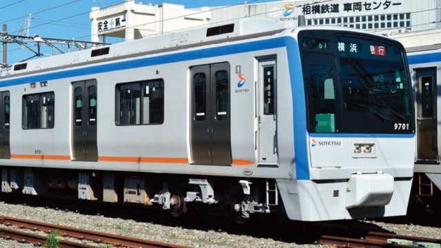 リニューアル後の相模鉄道9000系電車では、横浜らしさをイメージした「YOKOHAMA NAVYBLUE(ヨコハマ ネイビーブルー)」に車両カラーを統一。イメージを一新し、ブランドイメージと認知度の向上を図った(写真上:新デザイン、写真下:旧デザイン)