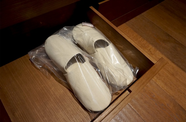 持ち帰り自由のスリッパ。日本の店舗では500円近い値段で売られているもの