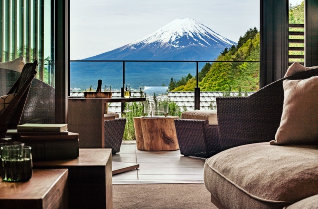 「ふふ 河口湖」は全室が富士山を望むスイートルームで、天然温泉付き