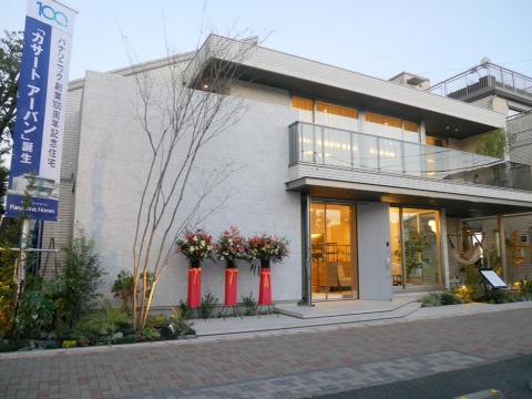 東京・駒沢の住宅展示場「駒沢公園ハウジングギャラリー」にあるパナソニック ホームズの住宅「カサート アーバン」は「HomeX」を搭載する住宅