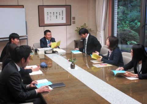 11月5日には県知事とPolicy Lab. Shigaのメンバーが意見交換を行う「場」が設けられた