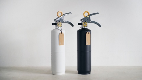 モリタ宮田工業は家庭用を狙った新しいデザインの消火器を発売した。マットな白と黒を基調にしている