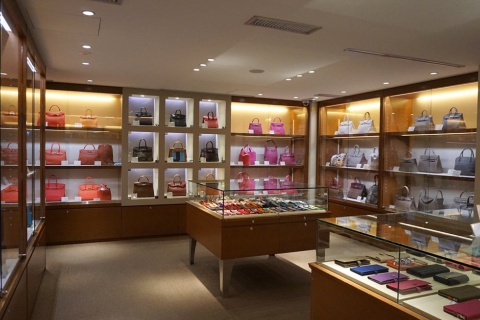 名古屋本店を手始めに、各店舗へと横展開するとともに、対応するブランドやアイテムも順次、増やしていく