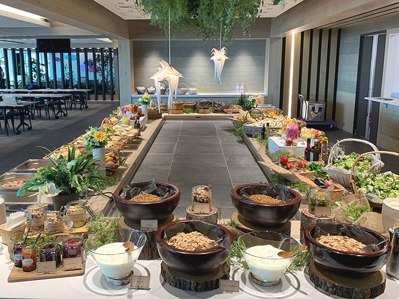 Google流ランチをケータリング　赤字の社員食堂がV字回復