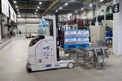 三菱ロジスネクストの無人フォークリフト「オートフォーク」