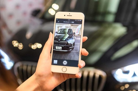 スマホで写真を撮り、車両情報を入力するだけで査定額を表示する「ガリバーオート」。AIと人力を組み合わせて生まれた