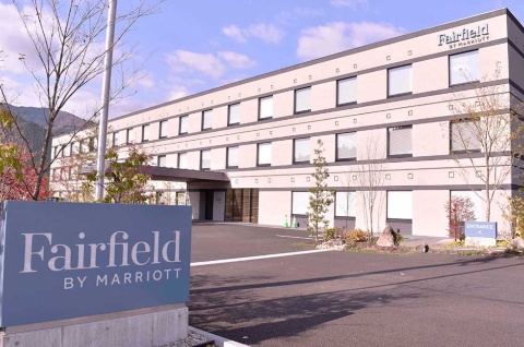 2020年10月9日にオープンした「フェアフィールド・バイ・マリオット・岐阜郡上」。道の駅「古今伝授の里やまと」の真裏で徒歩1分の距離にある。客室は87室