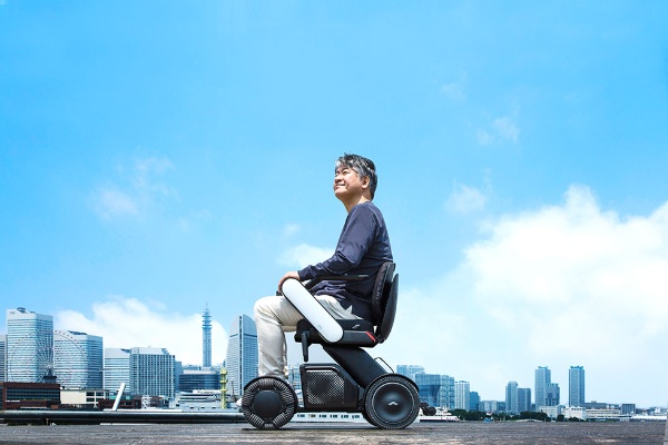 電動車いすに 価格破壊 狙うは1000万人の マイカー代わり 日経クロストレンド 電動車いすに 価格破壊 狙うは1000万人の マイカー代わり 日経クロストレンド