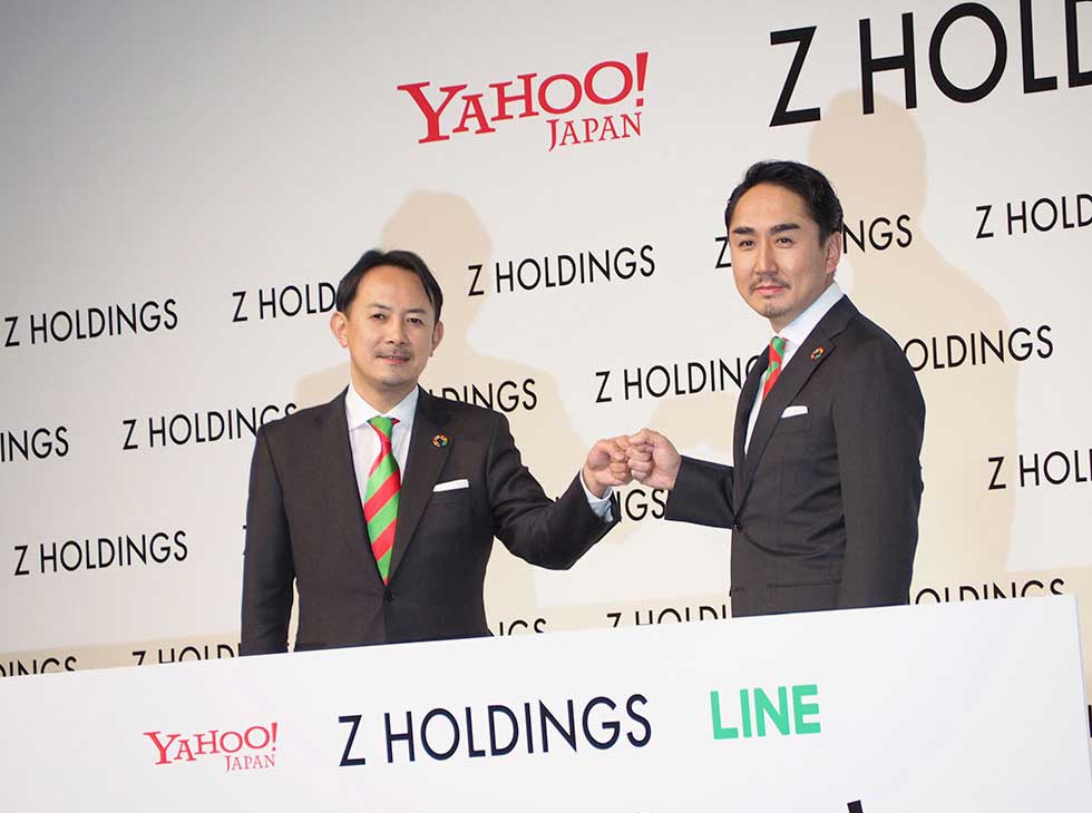 2021年3月1日に開催したZホールディングスの戦略方針説明会。GAFA、BATに対抗する第三極を目指して融合を急ぐ。写真左は、同社社長でCo-CEO（共同最高経営責任者）の川邊健太郎氏、同右はCo-CEOの出澤剛氏