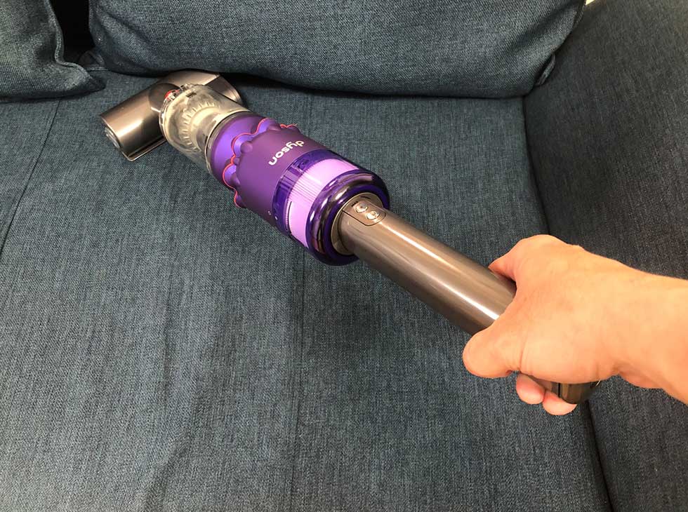 ダイソン対バルミューダ 掃除機に「ほうき」の波は来るか ダイソン対バルミューダ 掃除機に「ほうき」の波は来るか