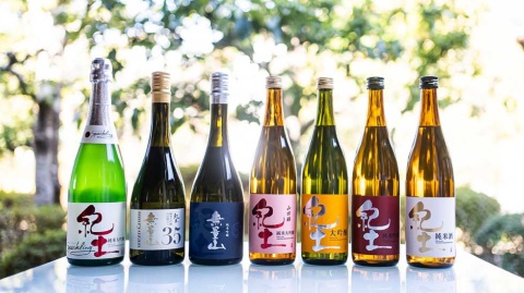 日本酒「紀土」シリーズ。「紀土 無量山 純米吟醸」（左から3本目）は「IWC(インターナショナル・ワイン・チャレンジ)2020」のSAKE部門で、「チャンピオン・サケ」に選出された（写真提供／平和酒造）