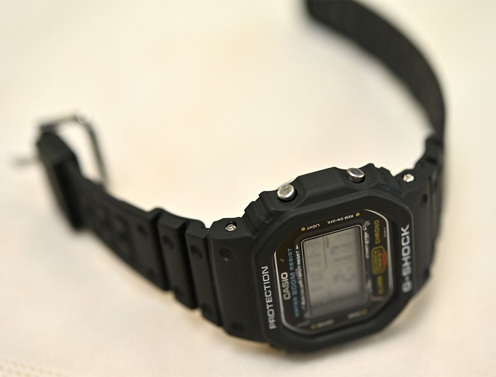 ネジ折れは無いのでご安心下さい本日限定　G-SHOCK ジーショック【DW-5600C-1v】 レストア完了品