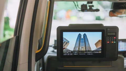 IRISはタクシーのデジタル・サイネージ・メディア「Tokyo Prime」を運営する