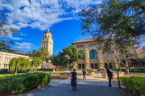 学歴競争が過熱し、米スタンフォード大学や米ハーバード大学など、米国の名門大学は合格率が低下しつつある（写真／Shutterstock）