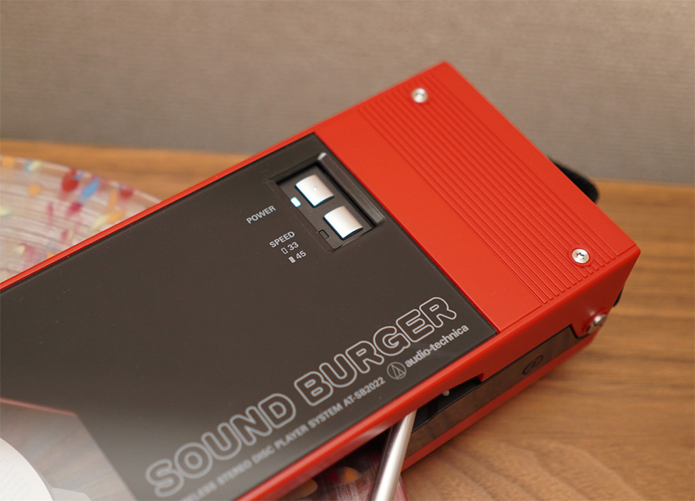 Z世代も魅了 レコードプレーヤー「サウンドバーガー」ヒットの訳
