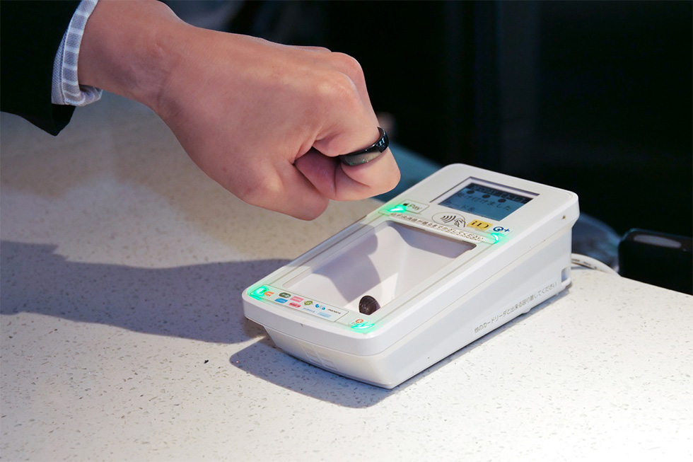 タッチ決済できる指輪「EVERING」が急拡大 シルバー投入が起爆剤：日経