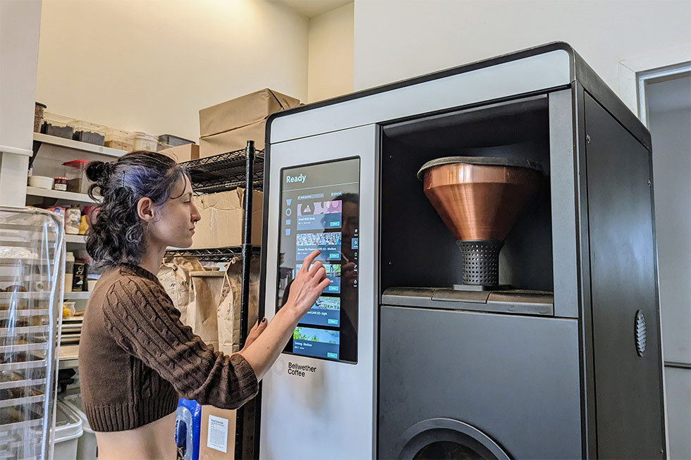 来るかコーヒー第4の波 家電風「E焙煎マシン」の先駆者が日本へ：日経
