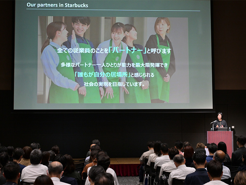 スタバが寄り添う「5つのライフステージ」　ブランド価値は人にあり